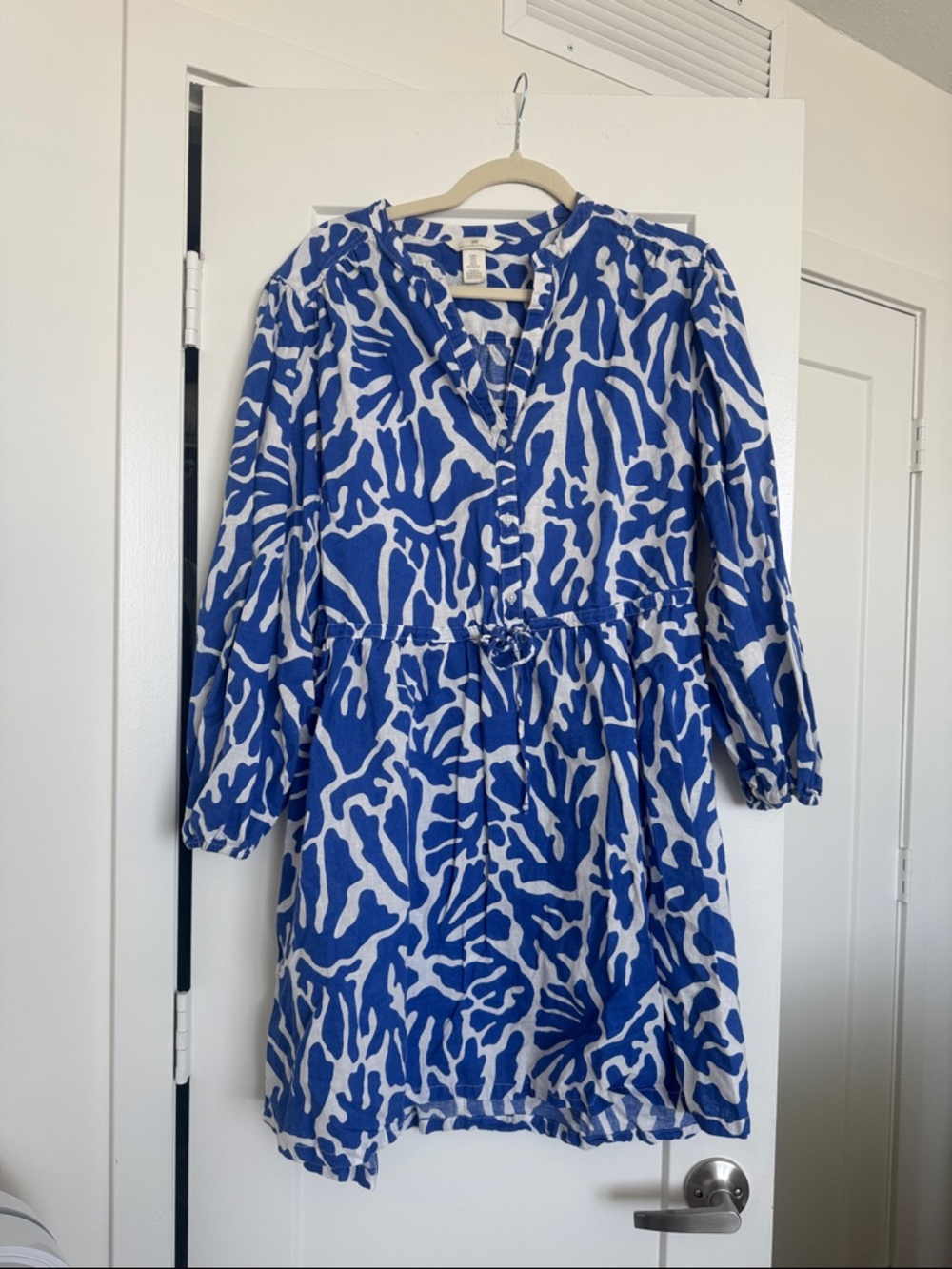 H&M Blue and White Printed Long Sleeve Dress